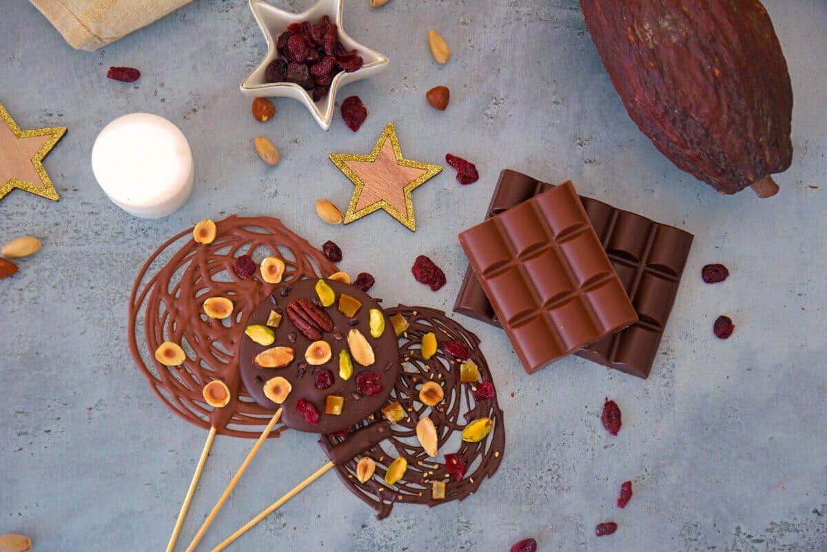 Sucettes et tablettes de chocolat réalisées pendant un challenge chocolat Flyin'Chef