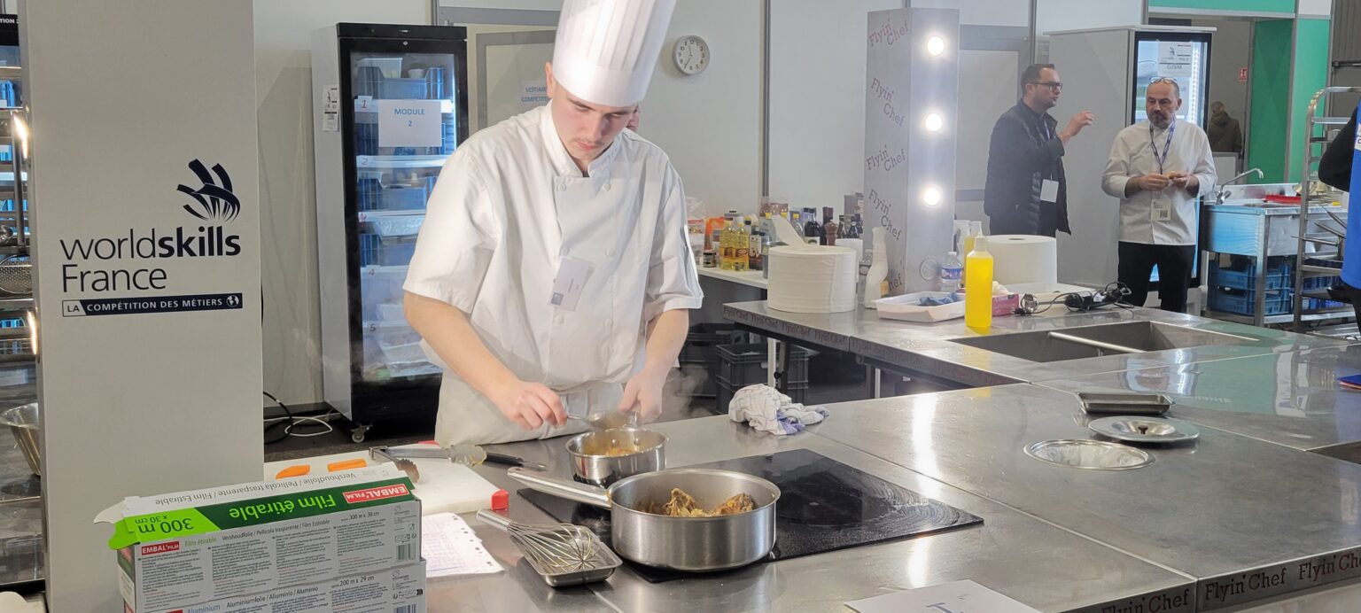 Piano de cuisson d'un poste de compétition aux sélections WorldSkills de Metz