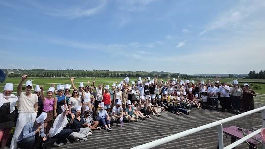 Team building culinaire pour 90 participants au restaurant de l’Hippodrome de Dieppe, dix cuisines installées