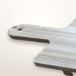 Détail du manche de la planche de présentation avec son trou de suspension