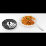 Disques râpeur et julienne du robot multifonction et assiette de carottes râpées