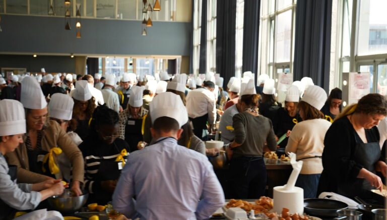 Team building culinaire à Vannes : 210 collaborateurs Société Générale en toque au Palais des Arts et des Congrès